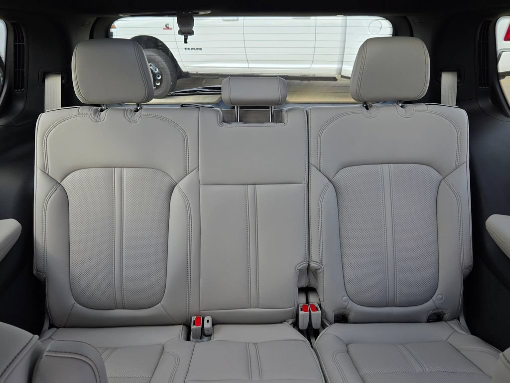 New 2026 Jeep Grand Wagoneer Summit AWD/4WD image 26