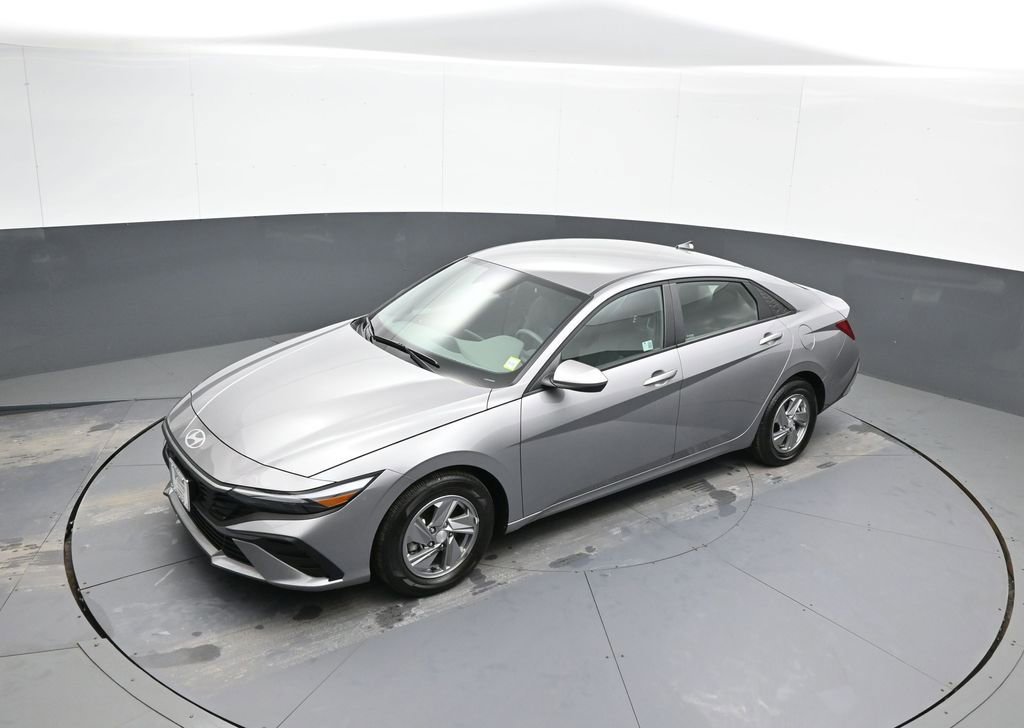 Certified 2025 Hyundai Elantra SE image 33