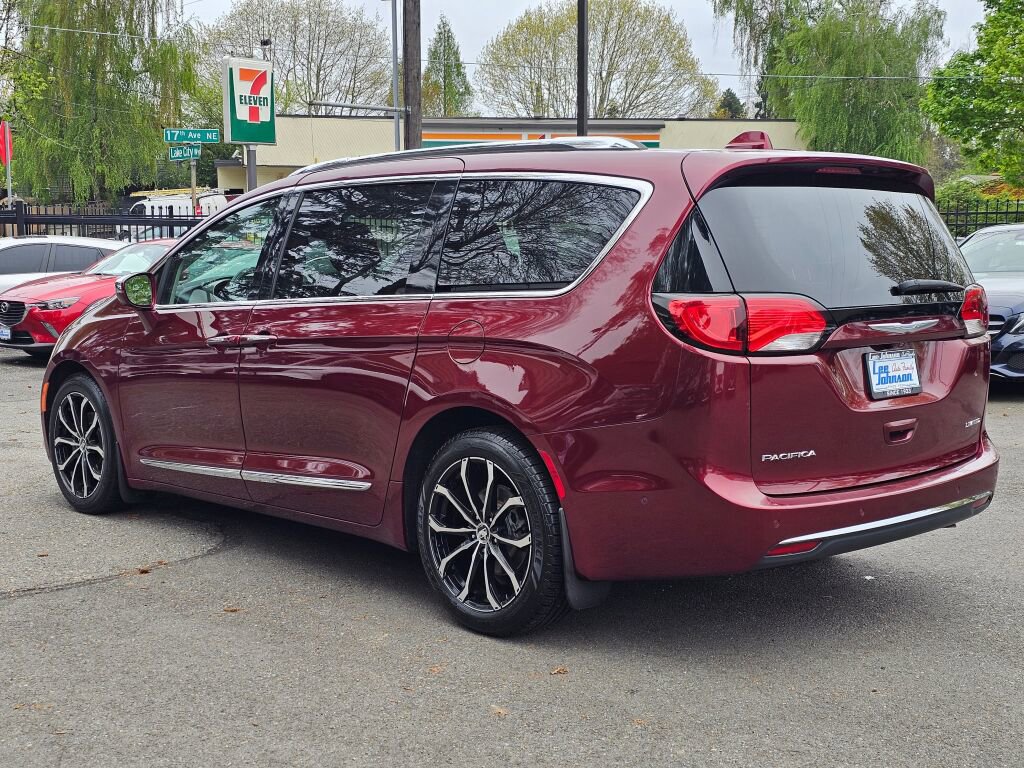 Used 2018 Chrysler Pacifica Limited w/ Tire & Wheel Group image 3