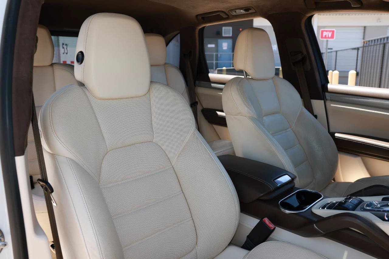 Used 2014 Porsche Cayenne GTS AWD/4WD image 20
