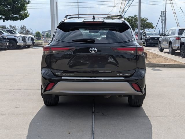Used 2024 Toyota Highlander Platinum FWD image 7