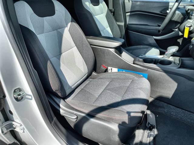 Used 2024 Chevrolet Trax RS w/ Sunroof Package FWD image 26