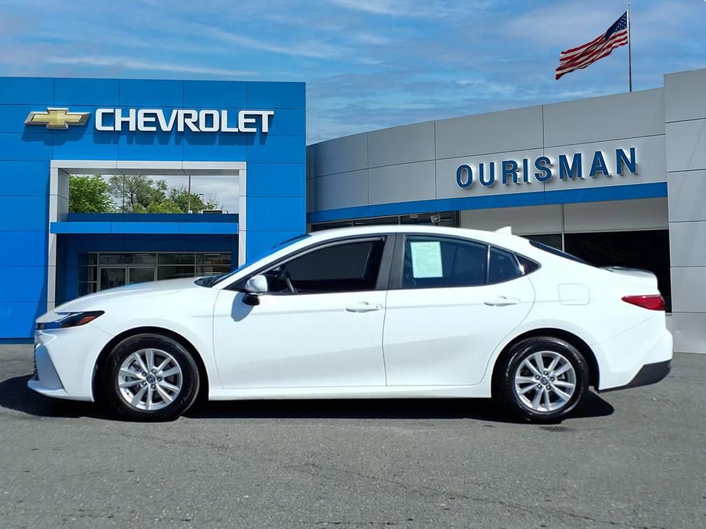 Used 2025 Toyota Camry LE image 4
