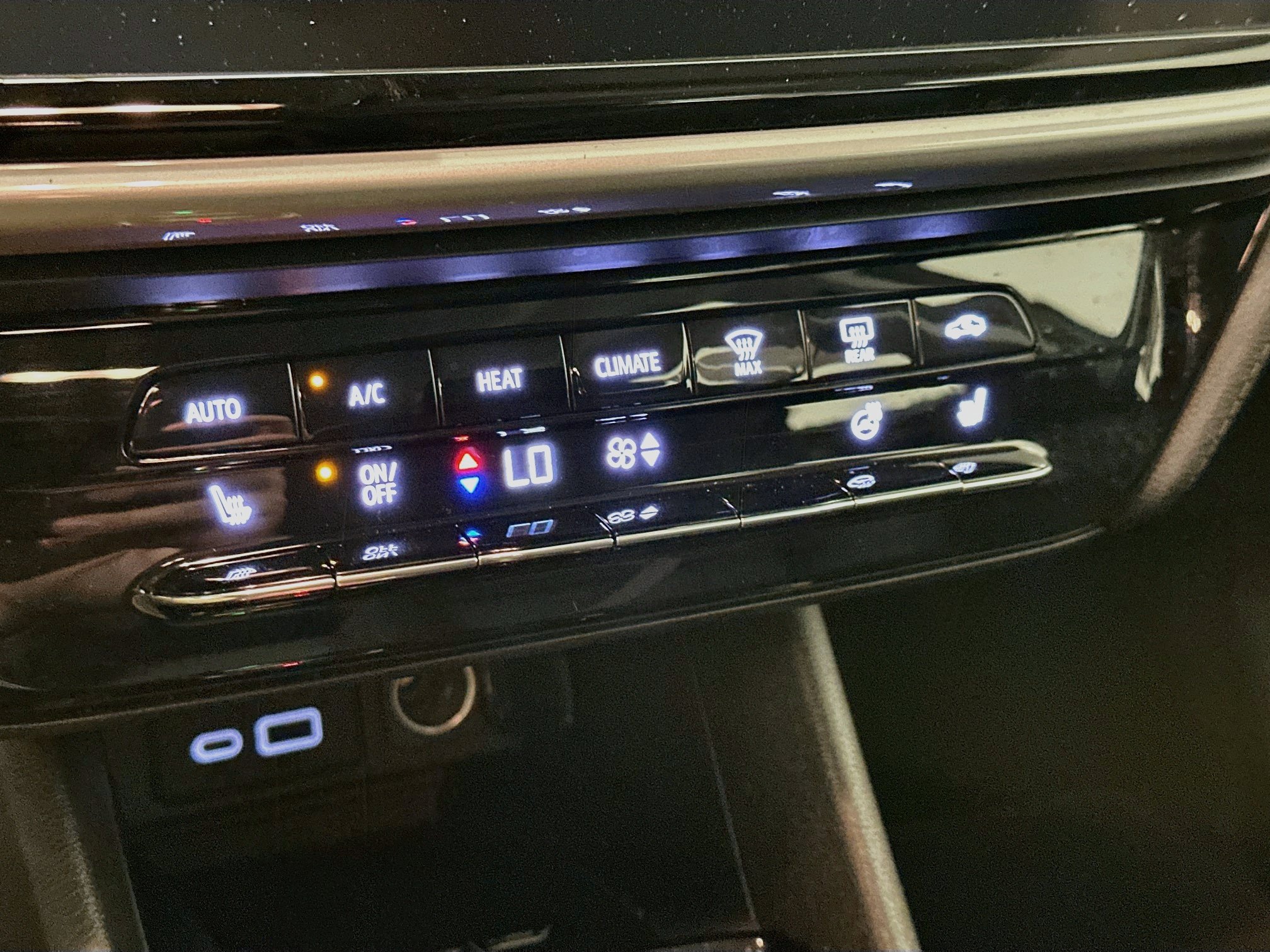 Used 2023 Chevrolet Bolt LT w/ Infotainment Package FWD image 24