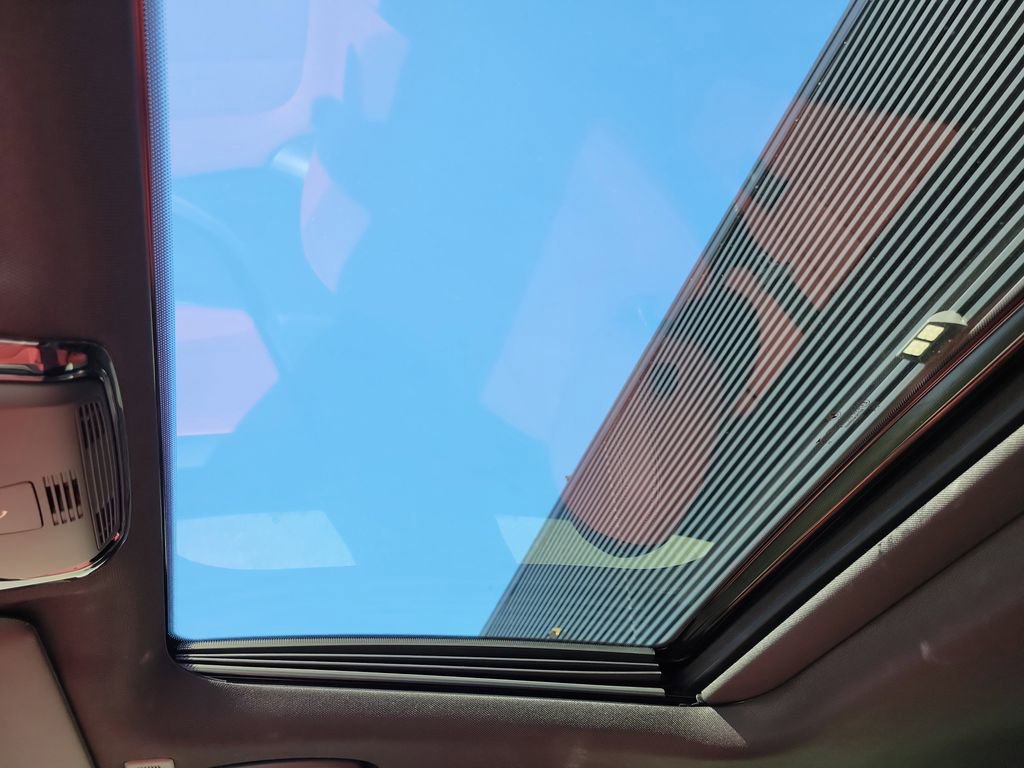 Used 2025 BMW M340i w/ Premium Package RWD image 39