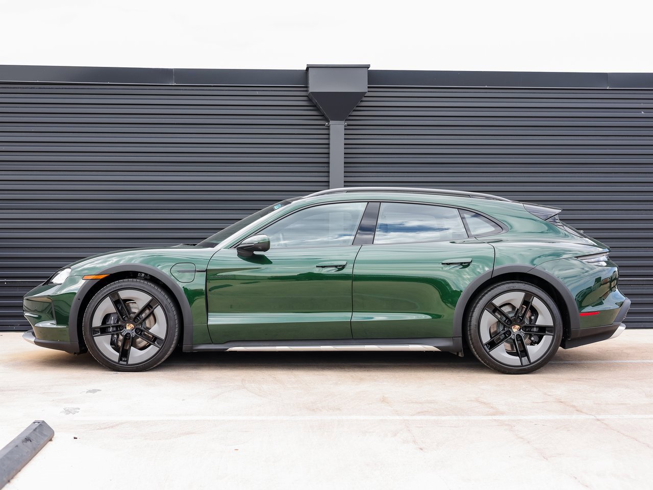 New 2025 Porsche Taycan 4 Cross Turismo image 2