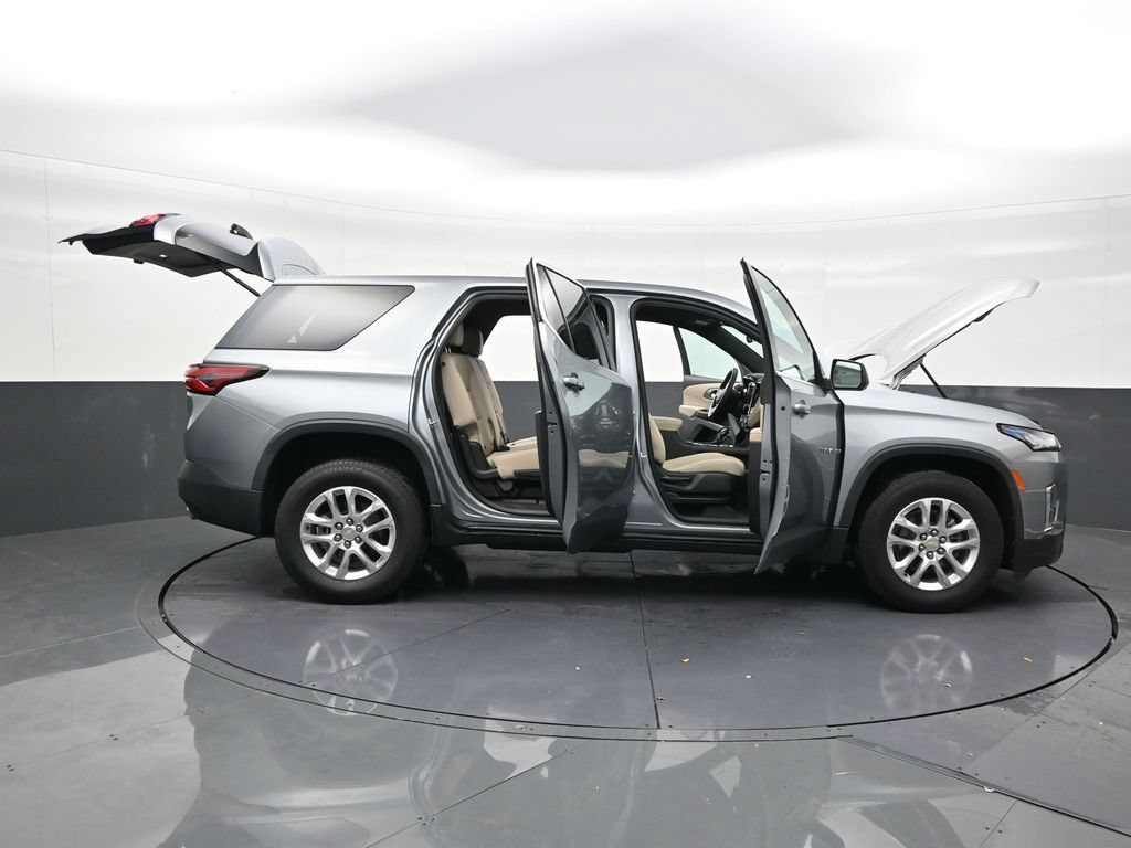 Used 2023 Chevrolet Traverse LS FWD image 29
