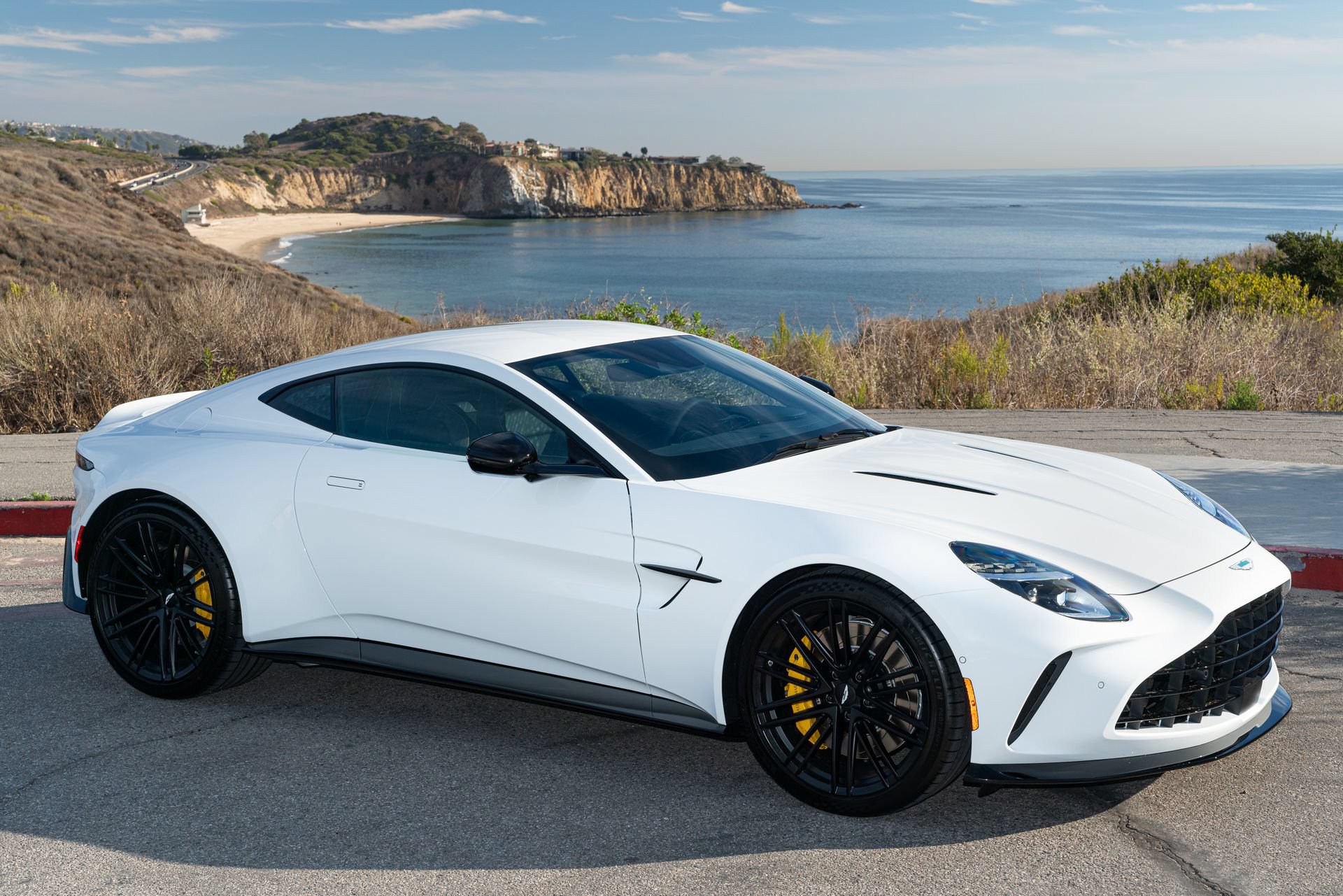 Used 2025 Aston Martin V8 Vantage Coupe RWD video 1