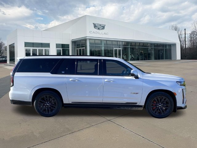 Used 2023 Cadillac Escalade ESV V w/ LPO, ONYX Package AWD/4WD image 2