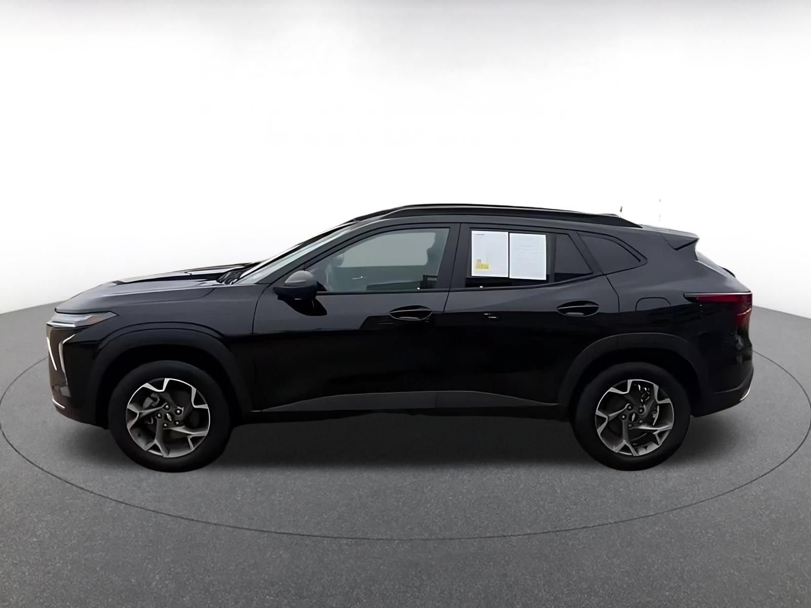 Used 2025 Chevrolet Trax LT FWD image 7