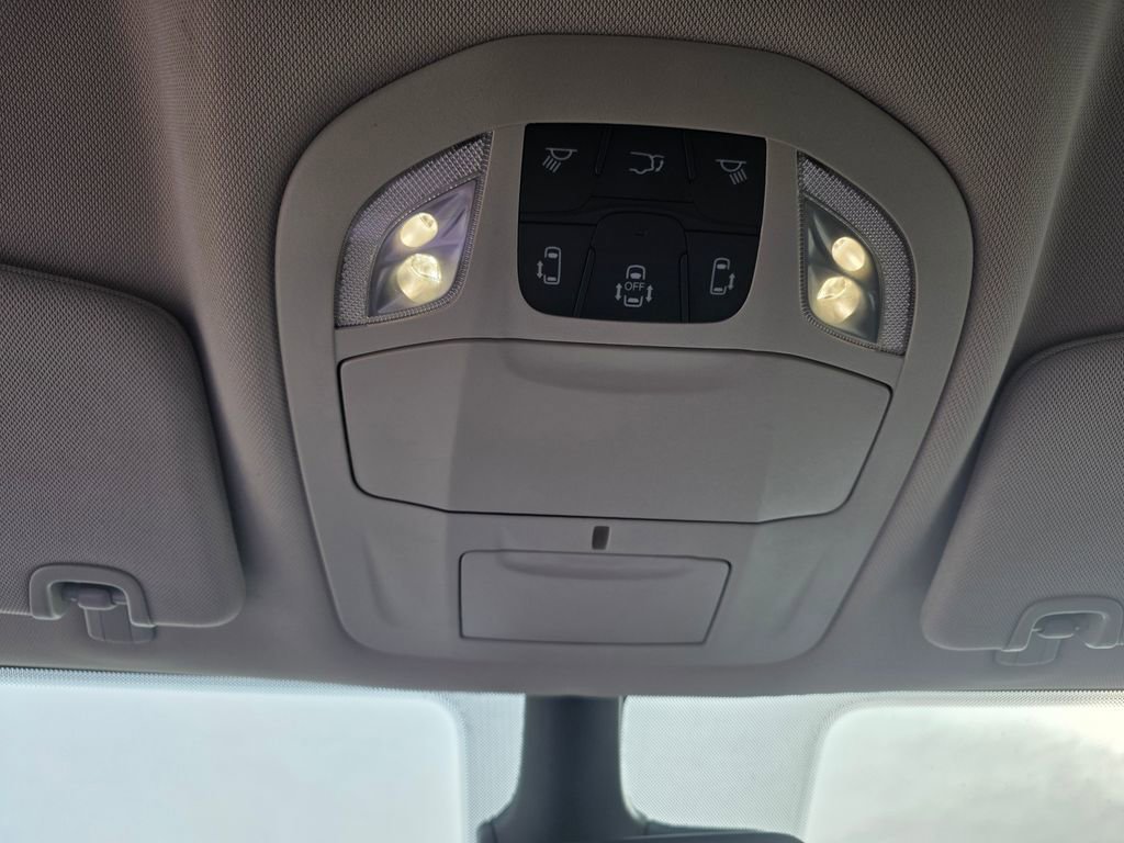 Used 2023 Chrysler Pacifica Touring-L image 19