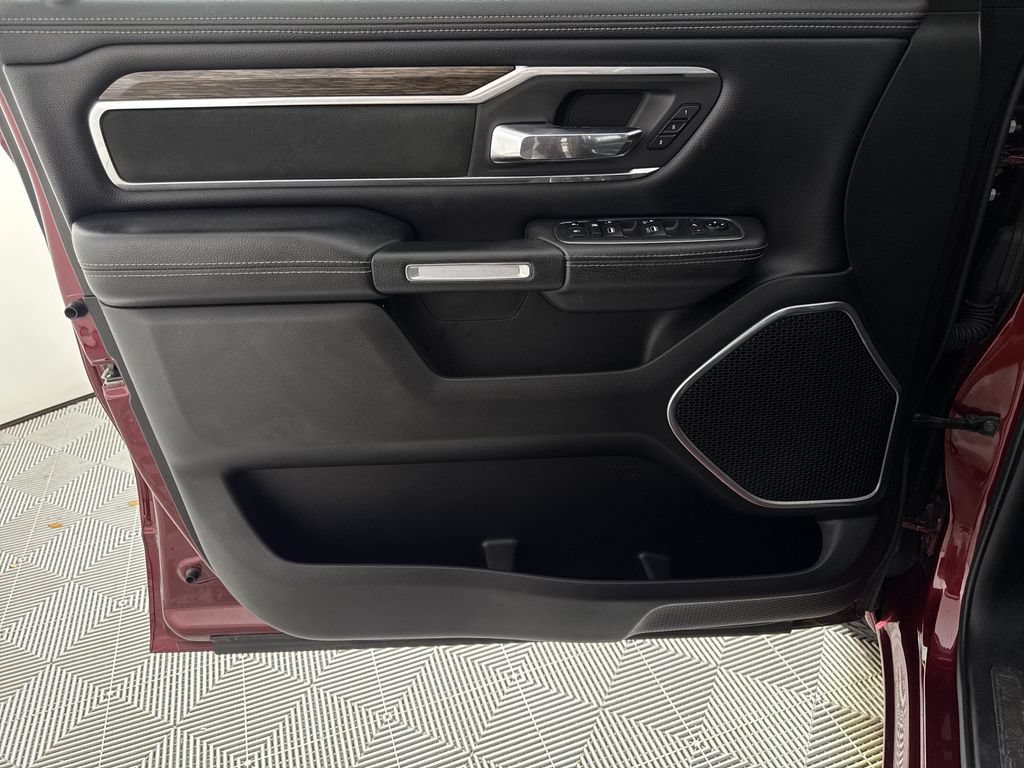 Used 2019 RAM 1500 Laramie AWD/4WD image 10