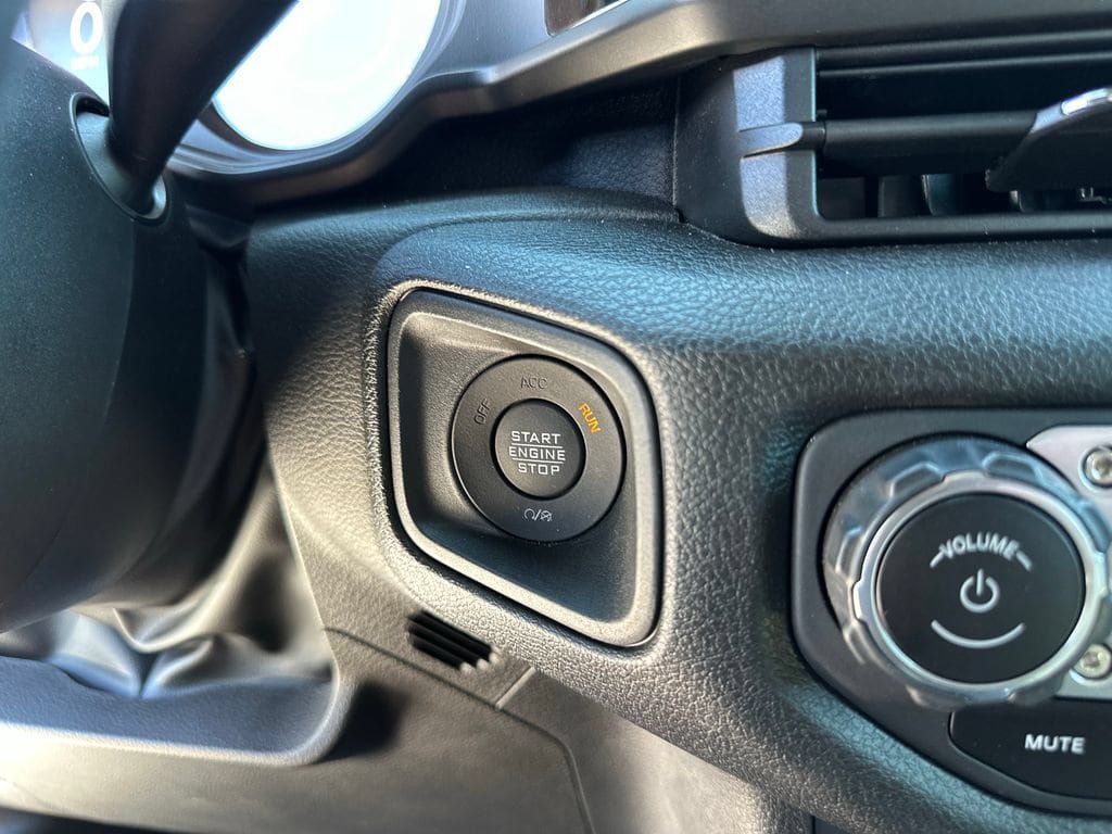 Used 2024 Jeep Gladiator Sport AWD/4WD image 28