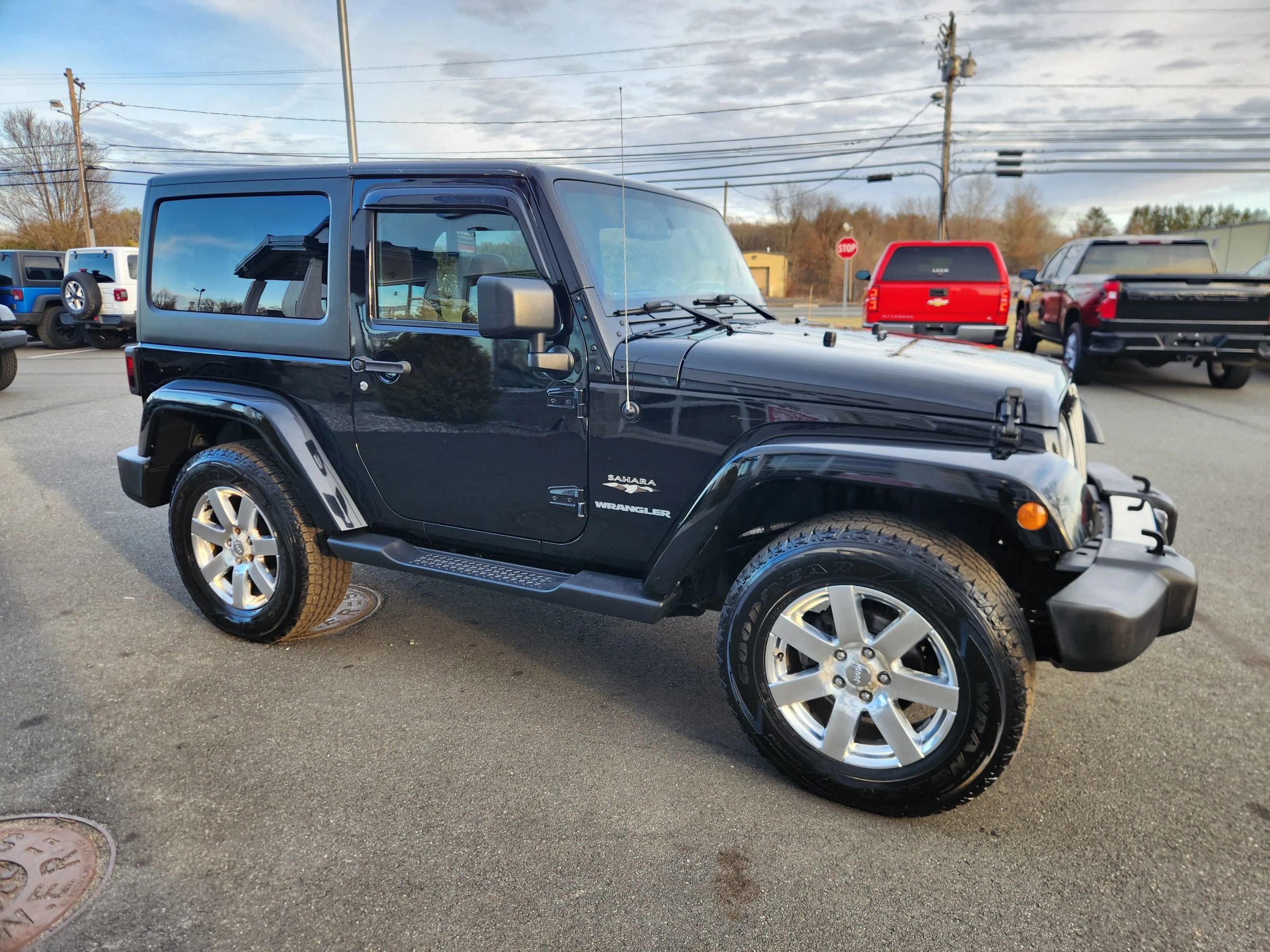 Used 2017 Jeep Wrangler Sahara image 16