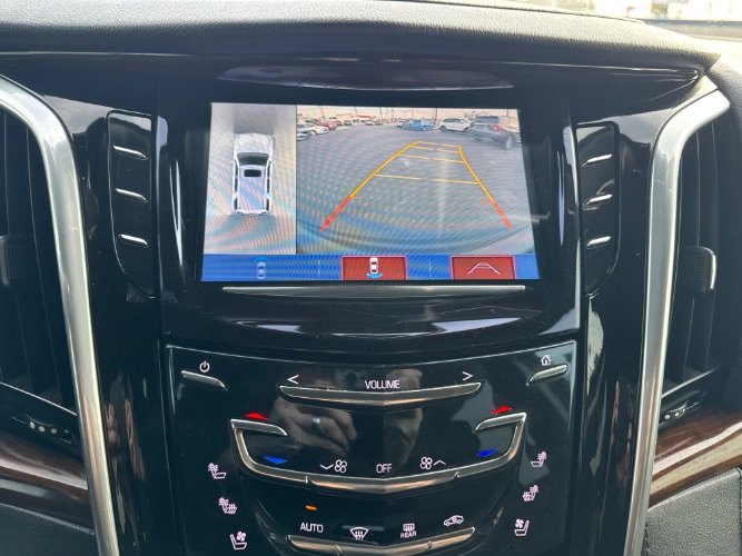 Used 2020 Cadillac Escalade Premium Luxury image 24