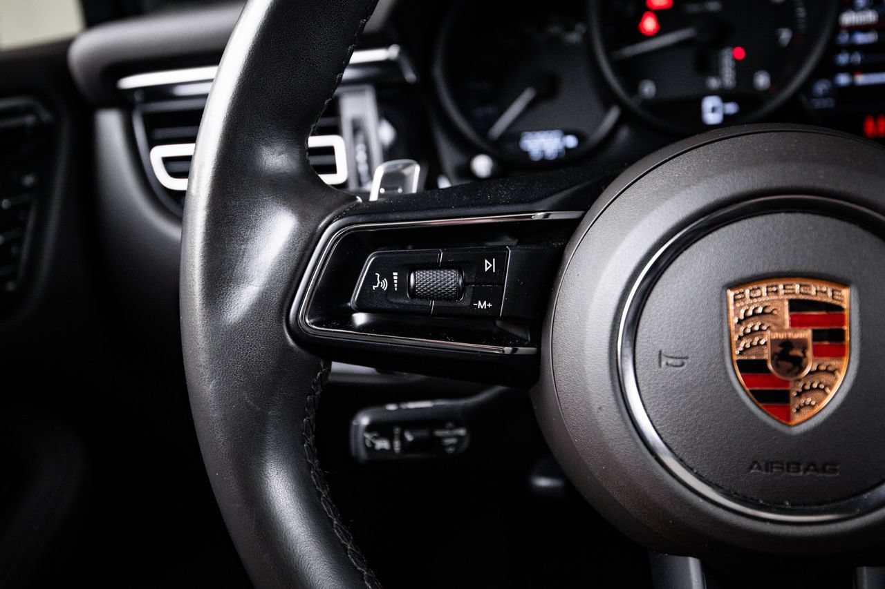 Certified 2024 Porsche Macan AWD/4WD image 17