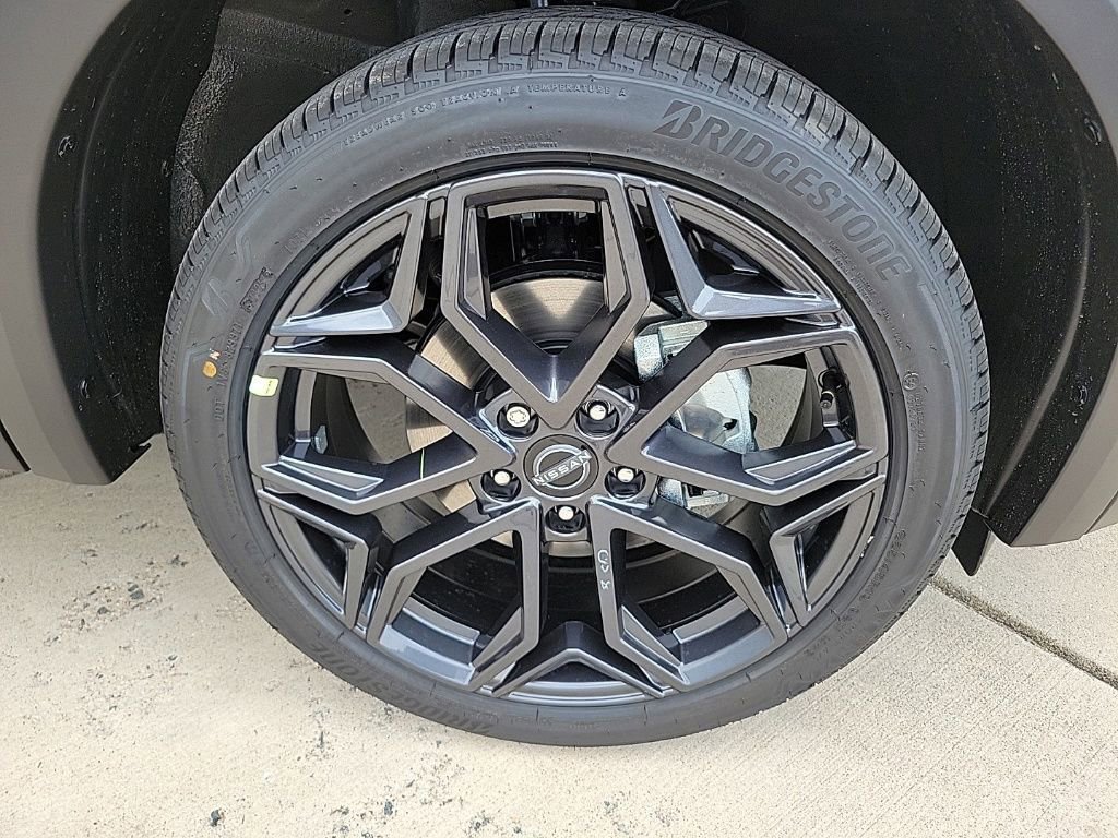 New 2025 Nissan Kicks SR w/ SR Premium Package image 9