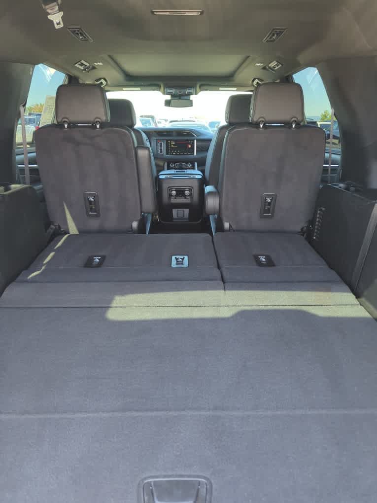 Used 2024 GMC Yukon XL Denali AWD/4WD image 28