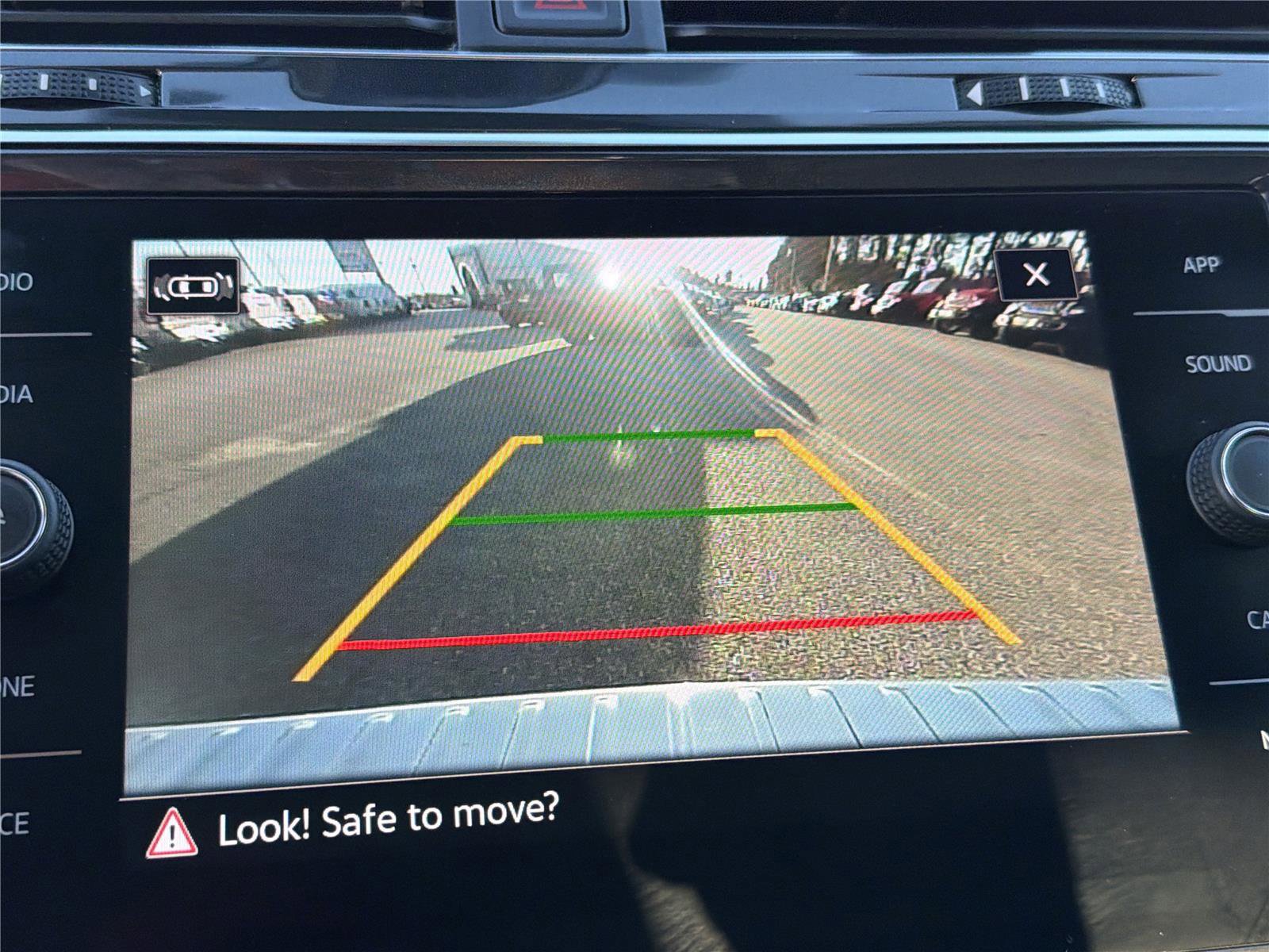 Used 2022 Volkswagen Tiguan SE image 27