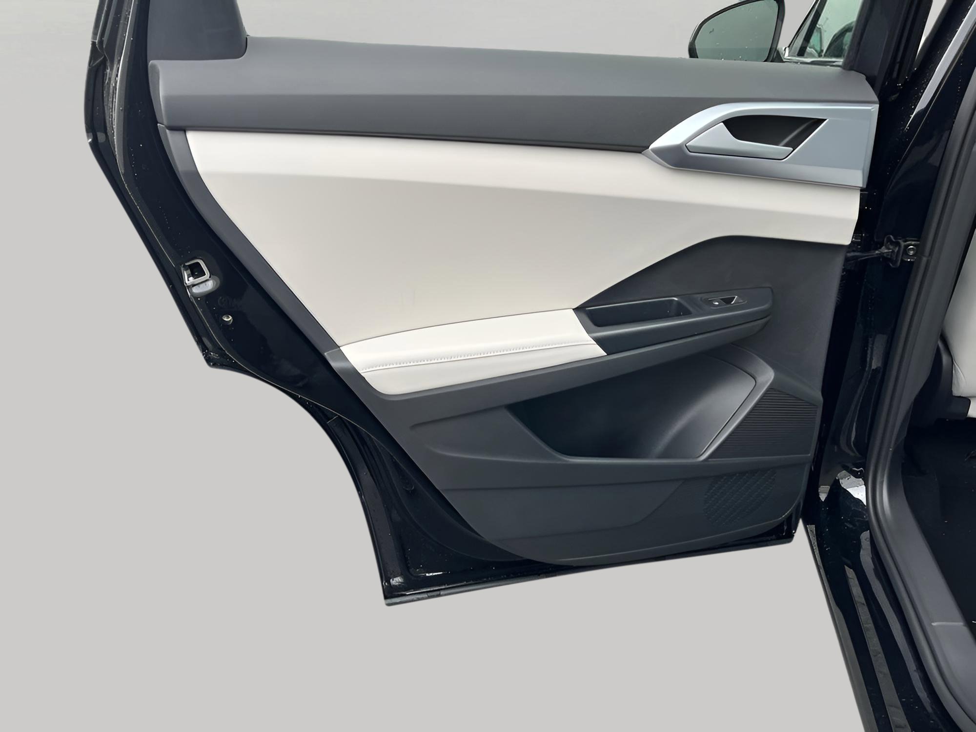 New 2025 Volkswagen Taos SE image 29