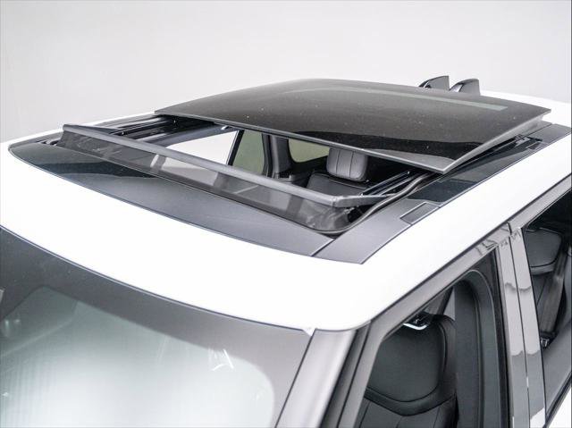 New 2025 Land Rover Range Rover SE image 13