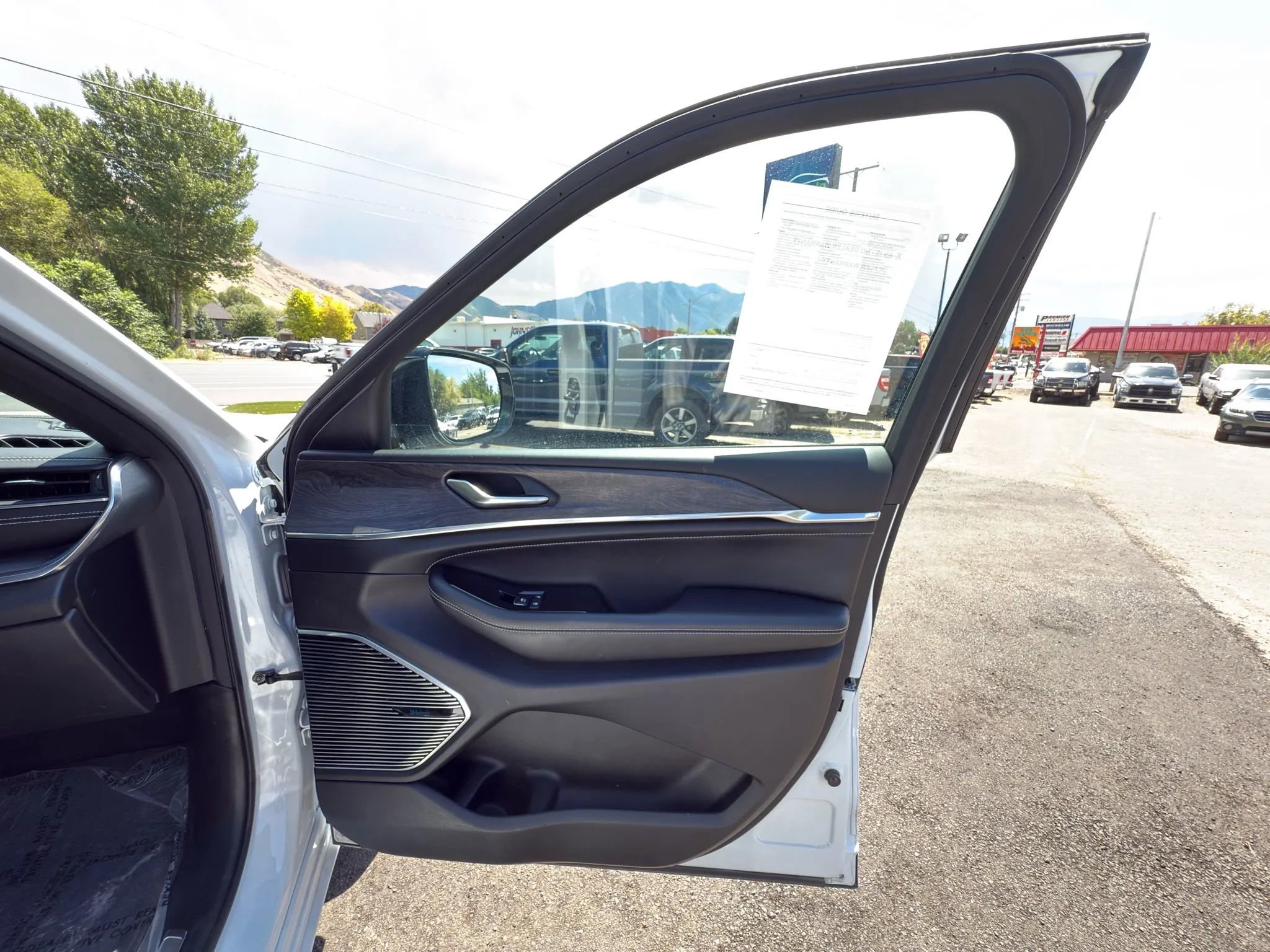 Used 2021 Jeep Grand Cherokee L Overland image 5