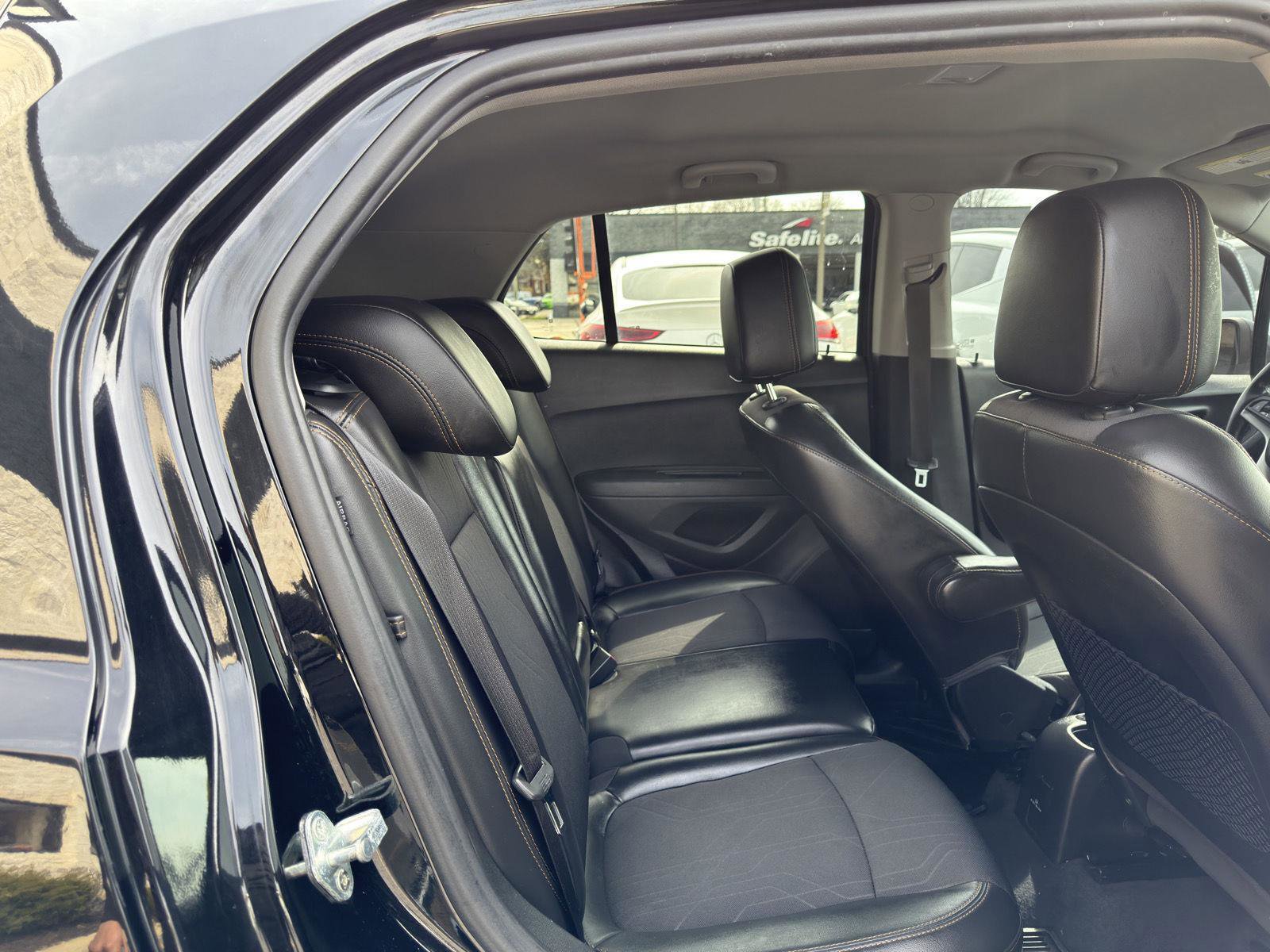 Used 2019 Chevrolet Trax LT w/ LT Convenience Package AWD/4WD image 31