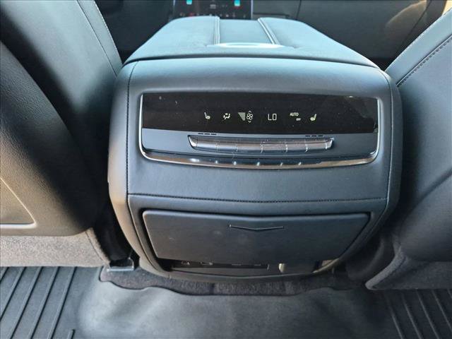 Used 2025 Cadillac Escalade ESV V AWD/4WD image 16