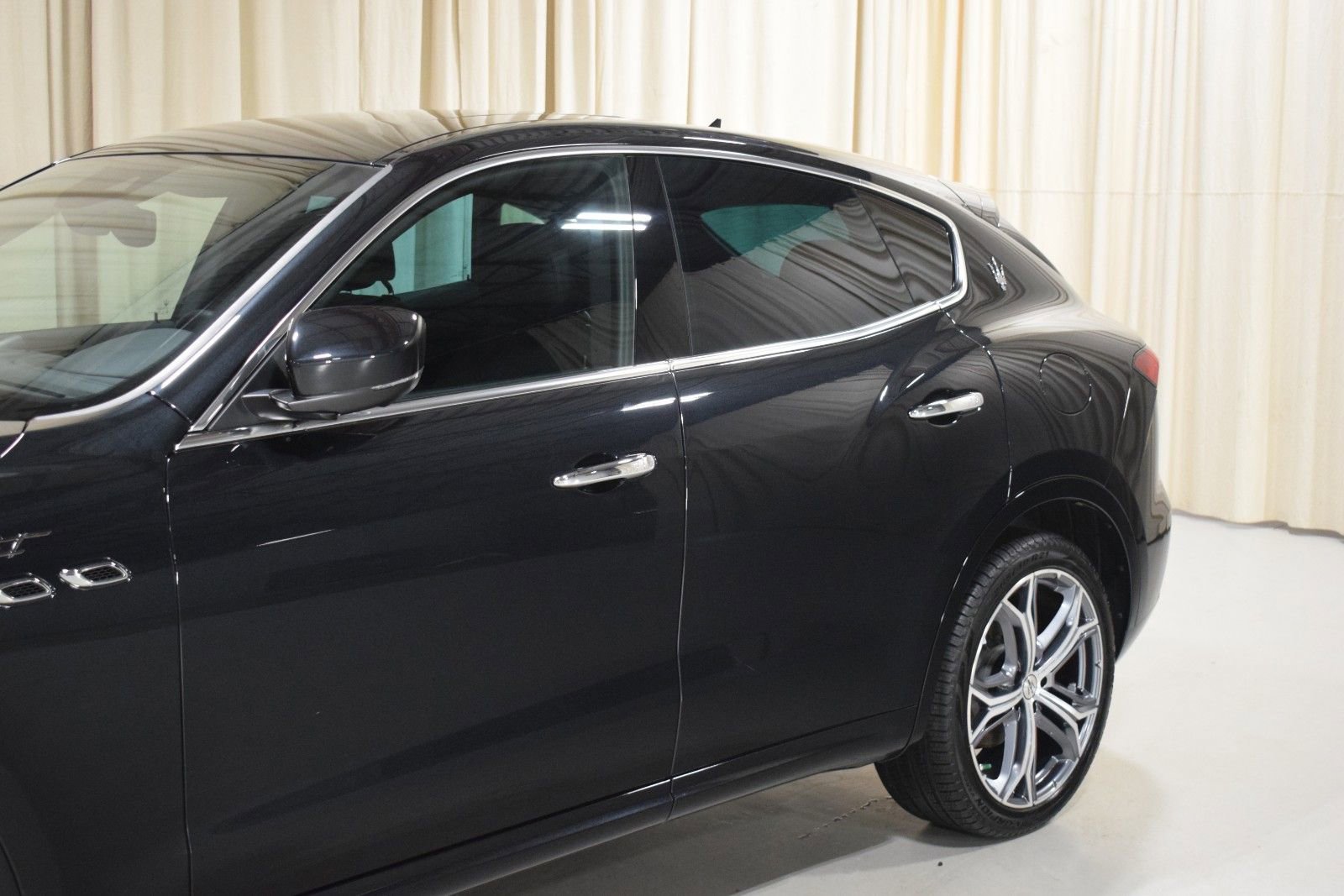 Certified 2023 Maserati Levante GT AWD/4WD image 2