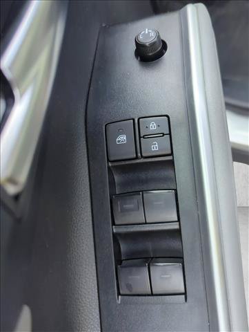 Certified 2025 Toyota Highlander XLE FWD image 10