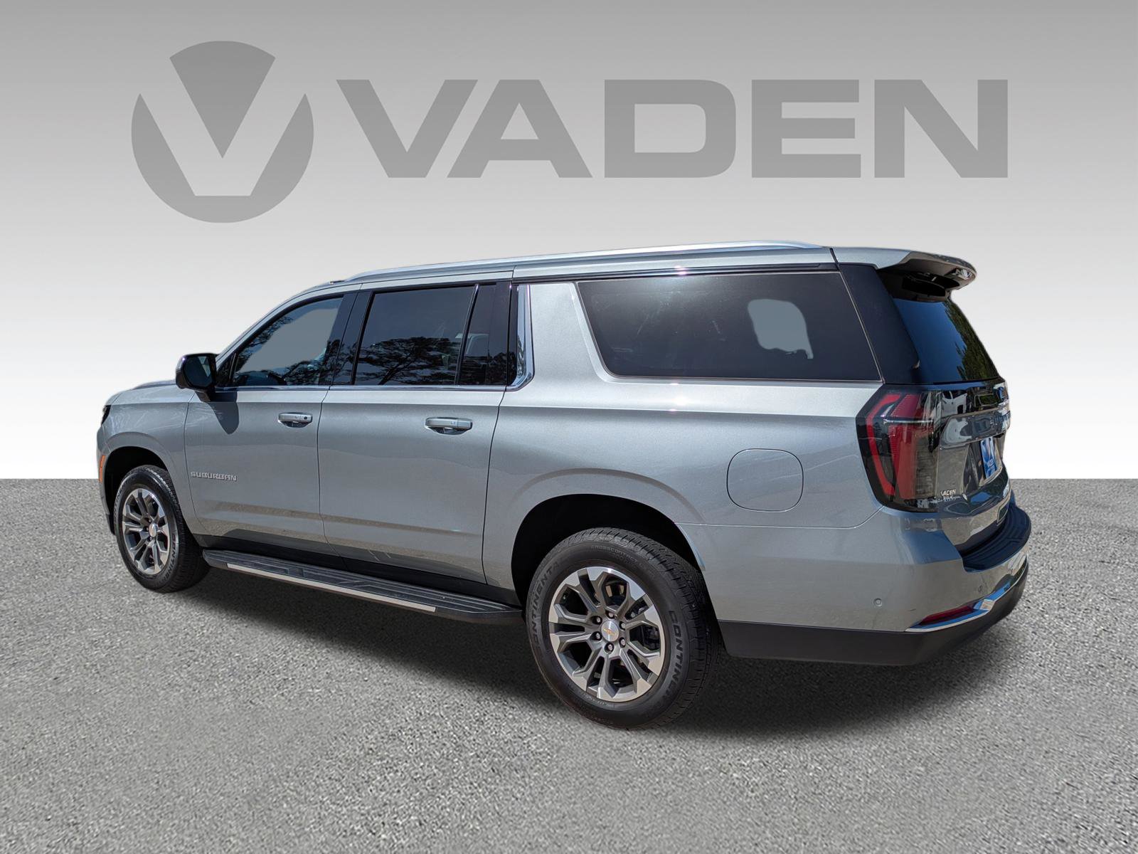 Used 2025 Chevrolet Suburban LS image 26