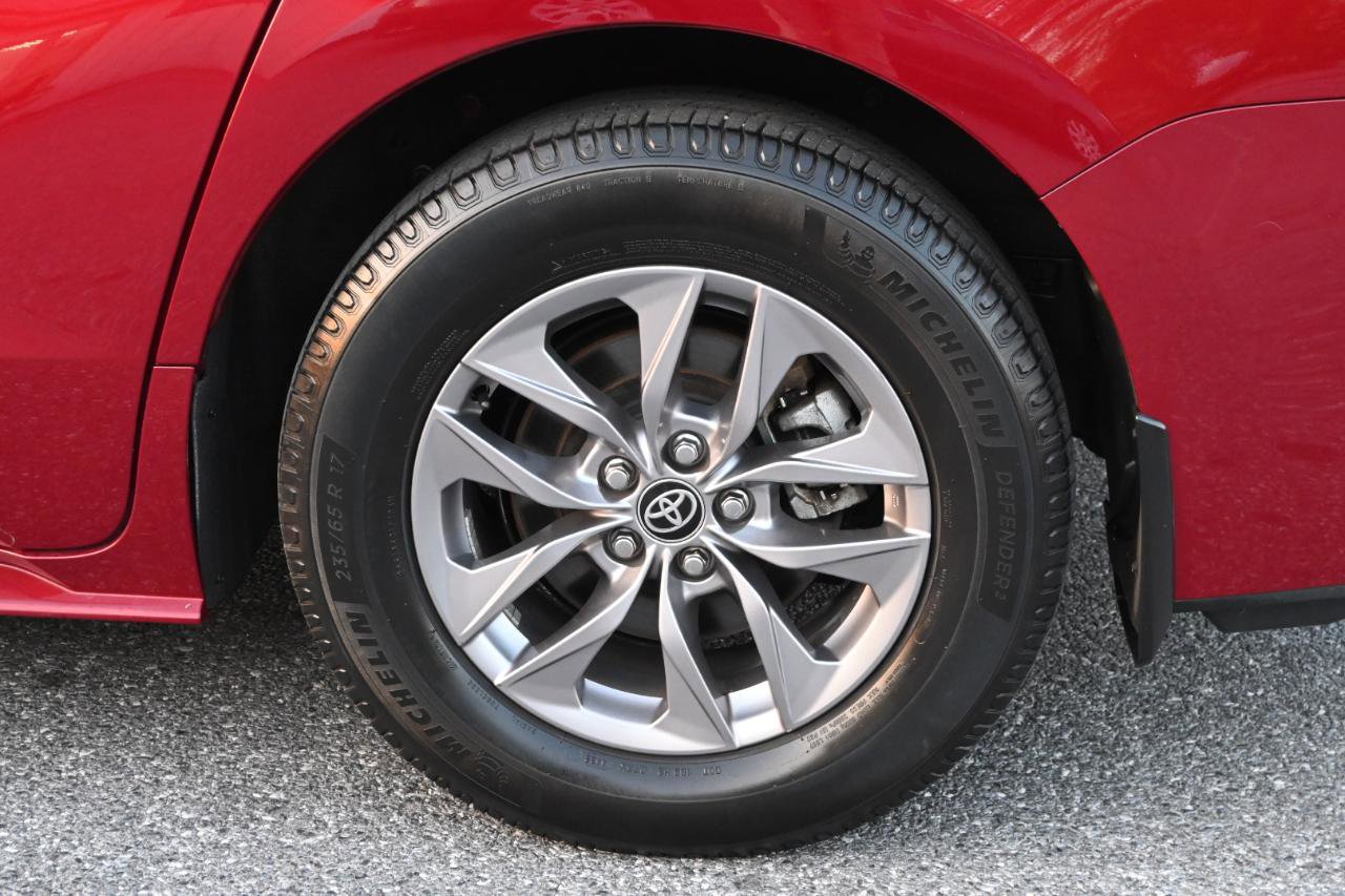 Used 2021 Toyota Sienna LE w/ LE Plus Package FWD image 13