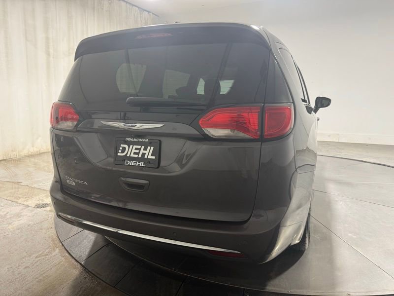 Used 2018 Chrysler Pacifica Touring-L image 7