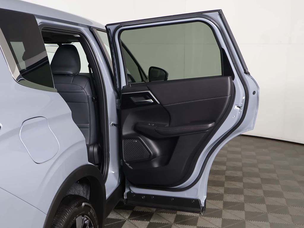 New 2026 Mitsubishi Outlander SE FWD image 24