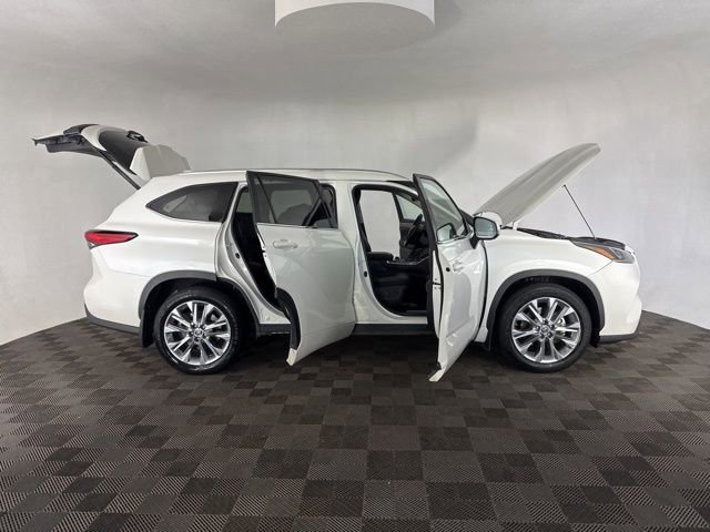 Used 2021 Toyota Highlander Limited image 24