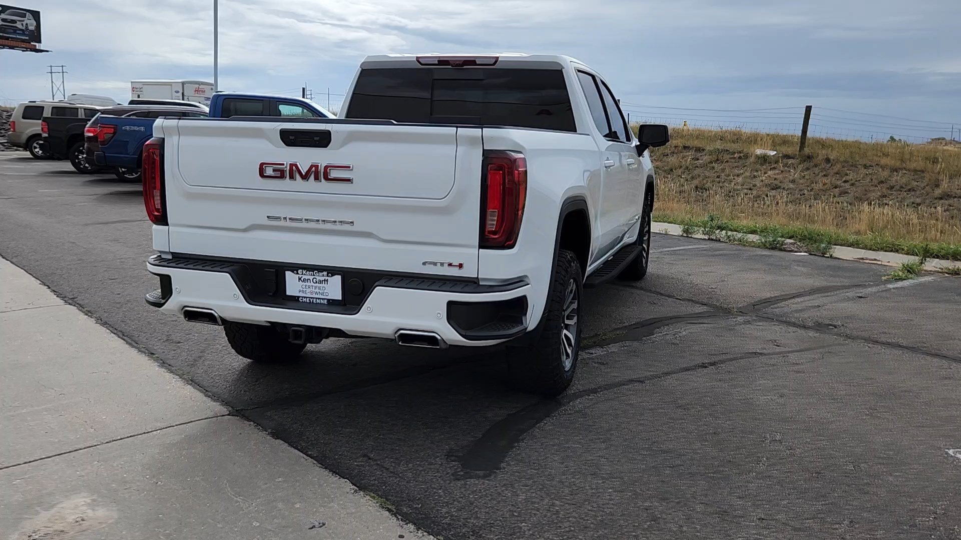 Used 2022 GMC Sierra 1500 AT4 w/ AT4 Premium Package AWD/4WD image 3