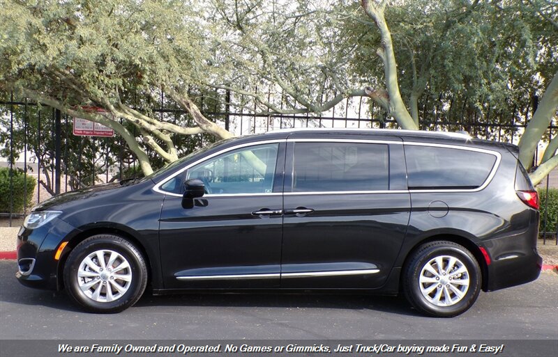 Used 2018 Chrysler Pacifica Touring-L FWD image 8