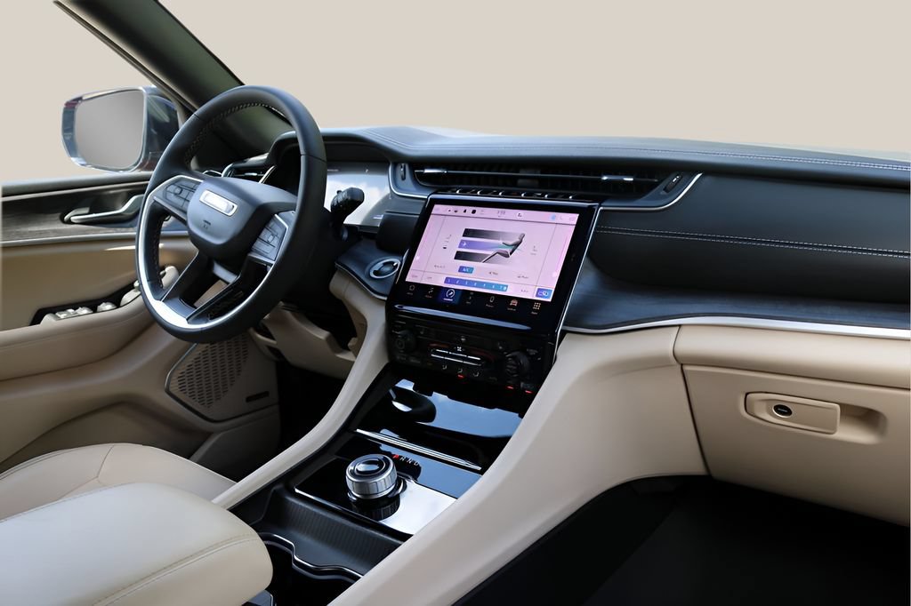 Used 2023 Jeep Grand Cherokee Limited RWD image 19