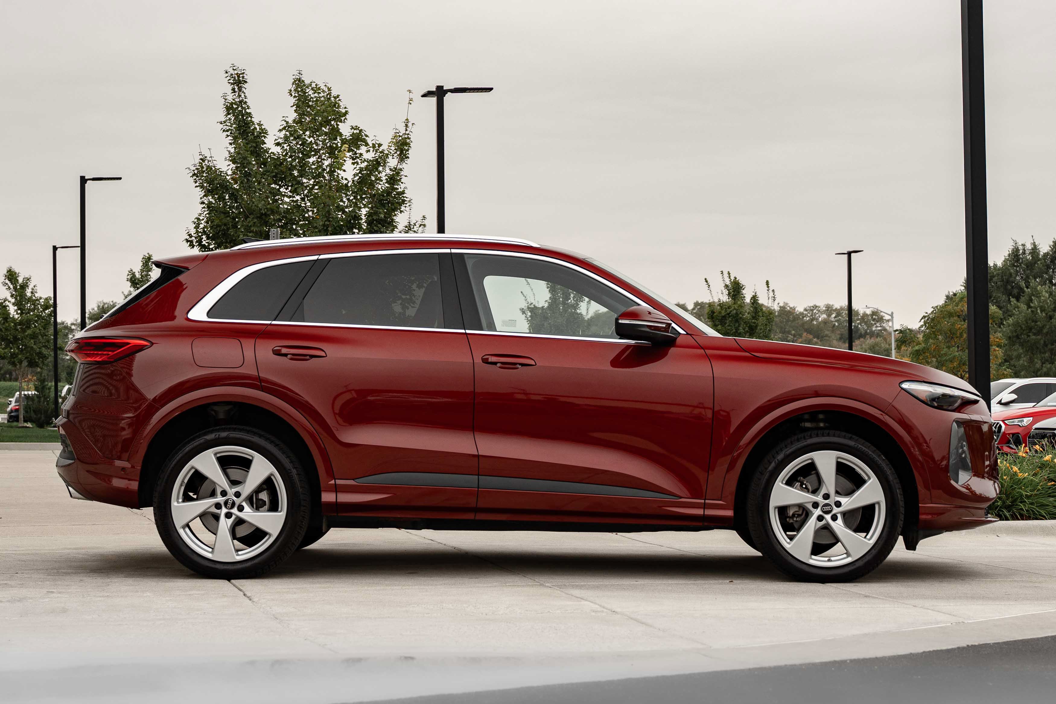 Certified 2025 Audi Q5 Premium AWD/4WD image 3