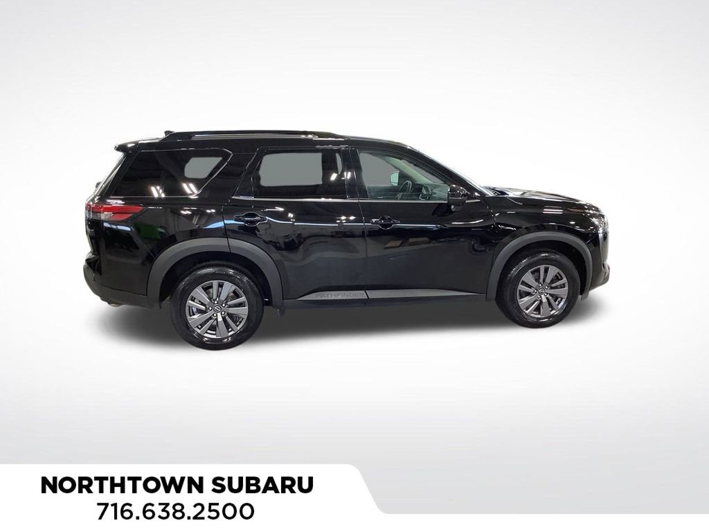 Used 2025 Nissan Pathfinder SV image 11
