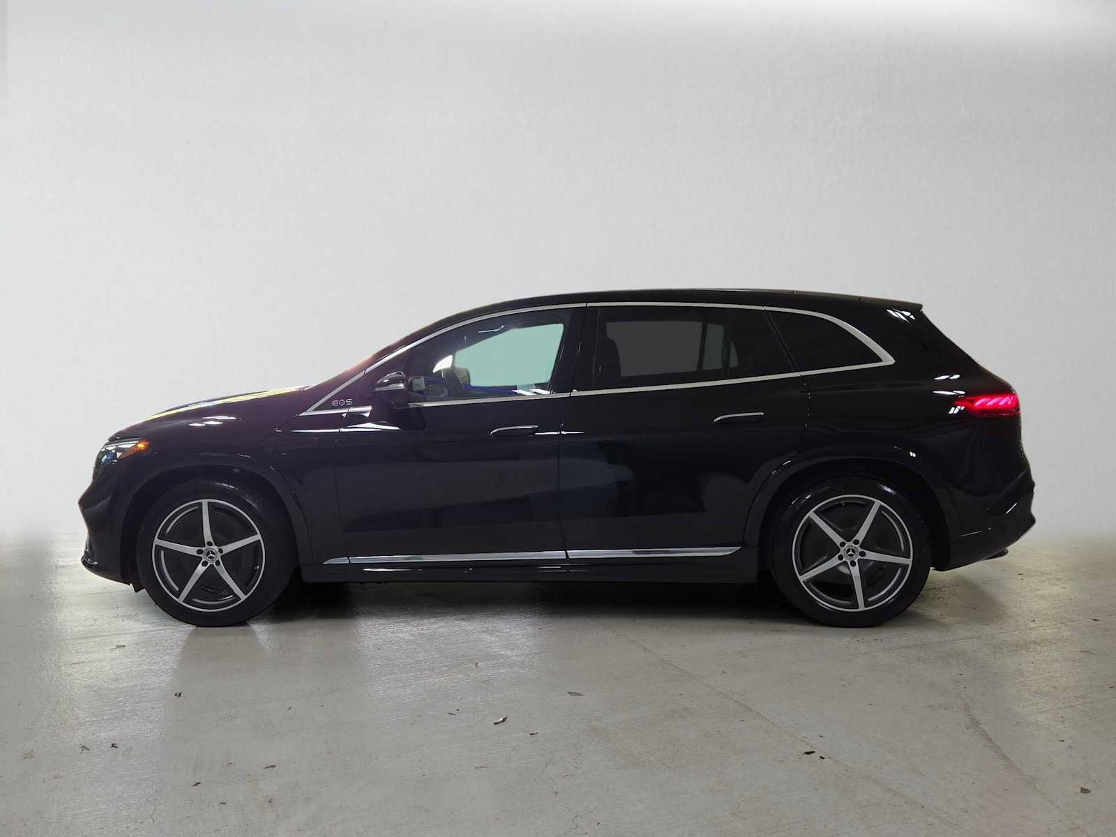 Used 2023 Mercedes-Benz EQS 450+ 4MATIC SUV image 6