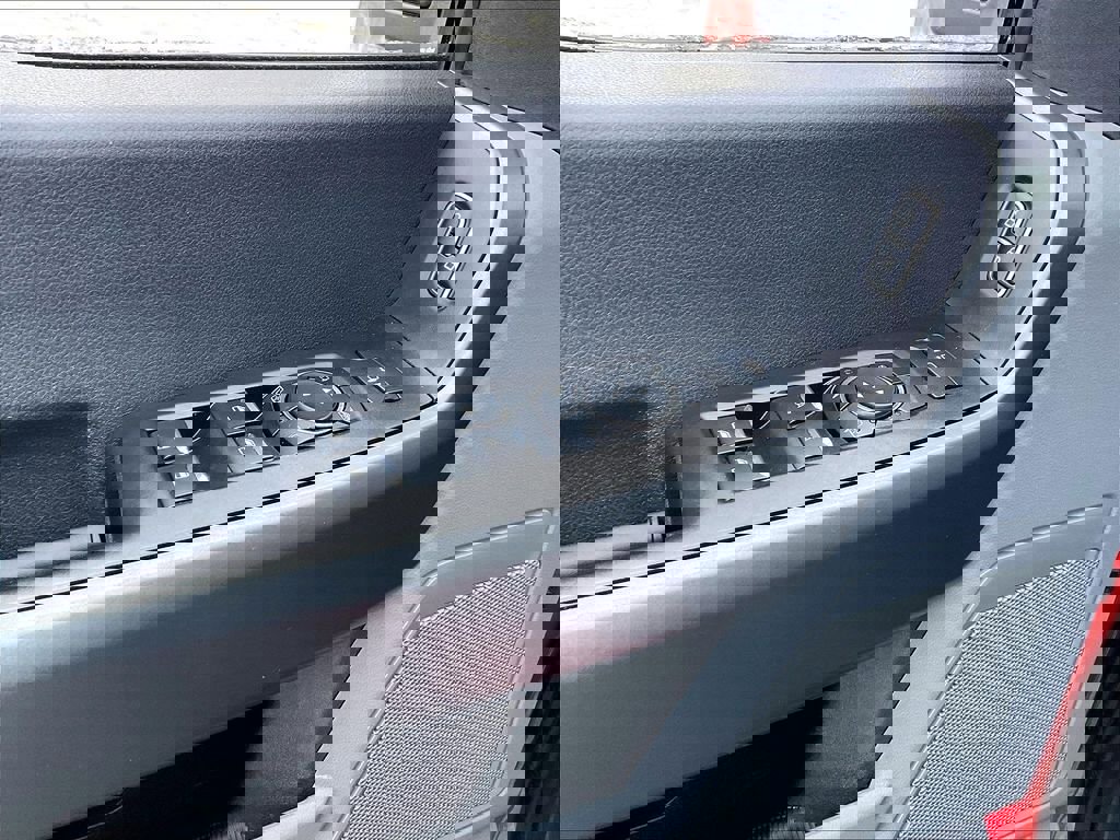 Used 2025 Ford F350 XLT w/ Tremor Off-Road Package image 34