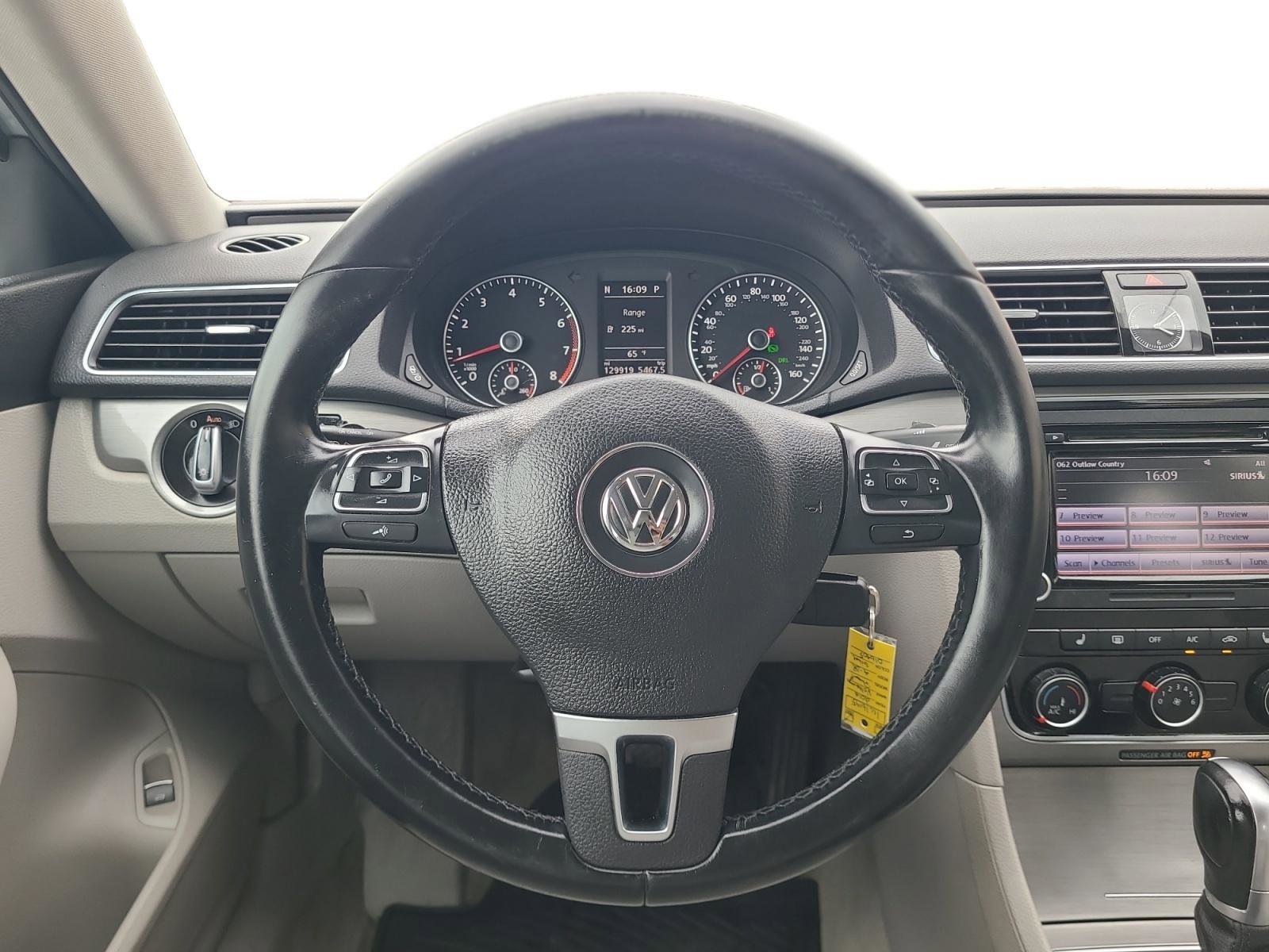 Used 2014 Volkswagen Passat 2.5 SE FWD image 12