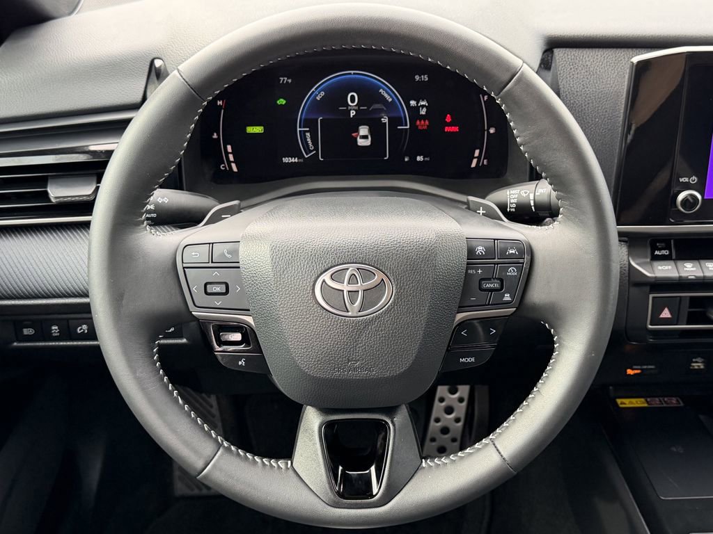 Used 2025 Toyota Camry SE w/ Convenience Package FWD image 15