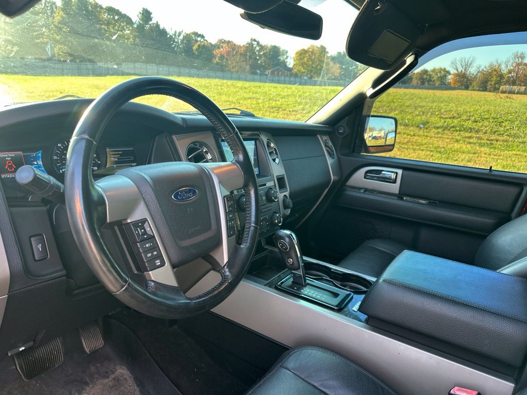 Used 2015 Ford Expedition Limited w/ Equipment Group 301A AWD/4WD image 8