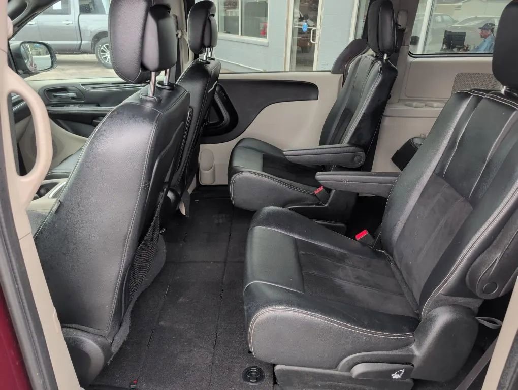Used 2018 Dodge Grand Caravan SXT image 21