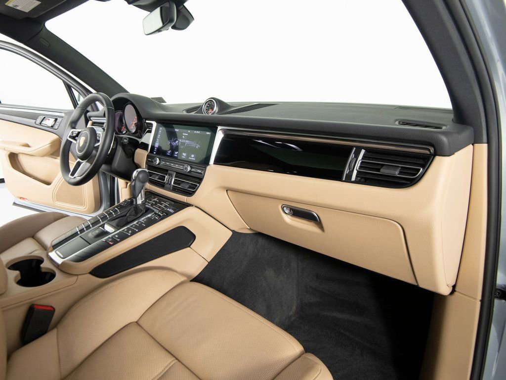 Certified 2021 Porsche Macan AWD/4WD image 30