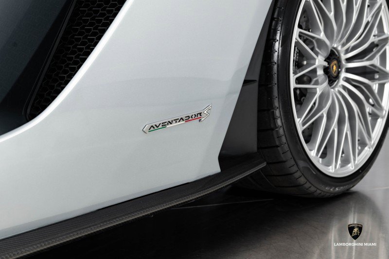 Used 2018 Lamborghini Aventador S image 19