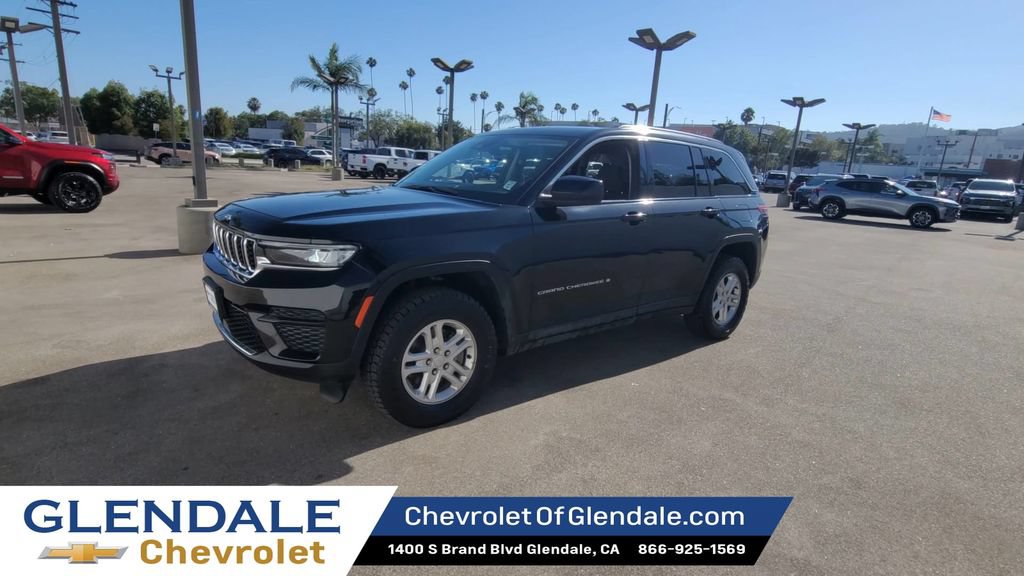 Used 2023 Jeep Grand Cherokee Laredo AWD/4WD image 4