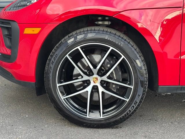 Certified 2025 Porsche Macan image 11